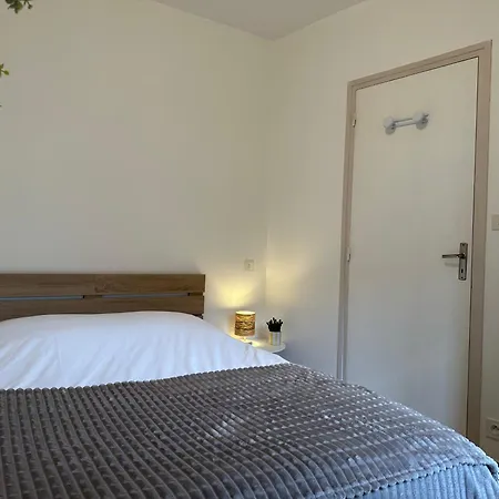 T2, 4 Couchages Avec Terrasse Privee, Proche De La Cure Thermale, Centre-ville Apartament