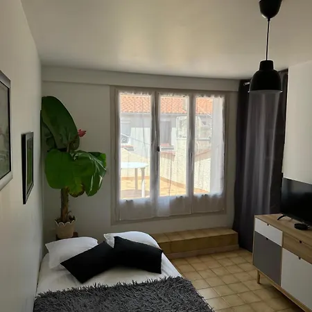 Apartament T2, 4 Couchages Avec Terrasse Privee, Proche De La Cure Thermale, Centre-ville